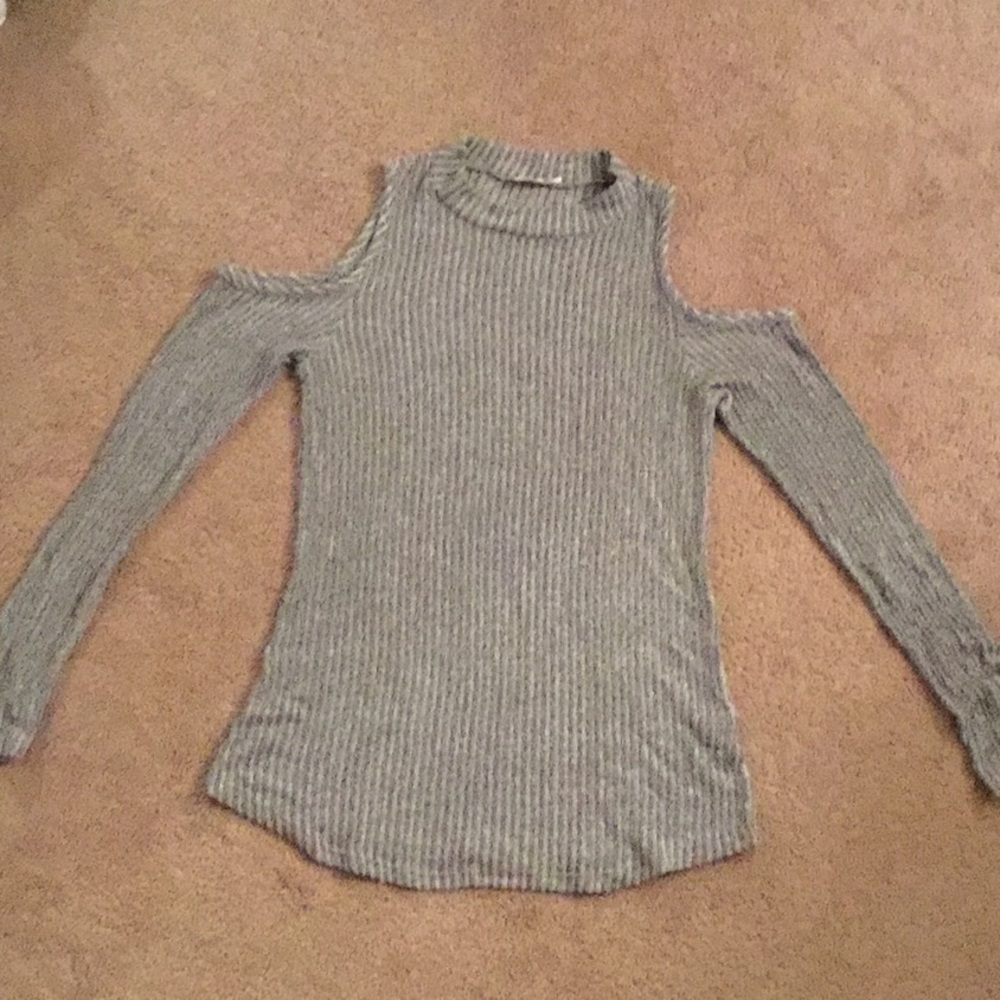 Free kisses large cold shoulder gray long sleeve